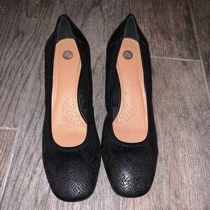 cp jean black snakeskin block heel shoes size 8.5